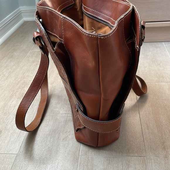 Patricia Nash Large Brown Tooled Leather Bucket Tote - Picture 12 of 12
